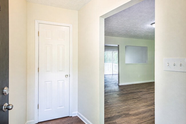 Building Photo - 320 Beechwood Dr