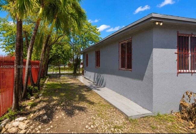 Building Photo - 4952 NW 21st Ave