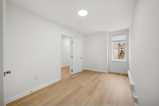 Building Photo - Gorgeous 4-Bedroom Townhome in West Philad...