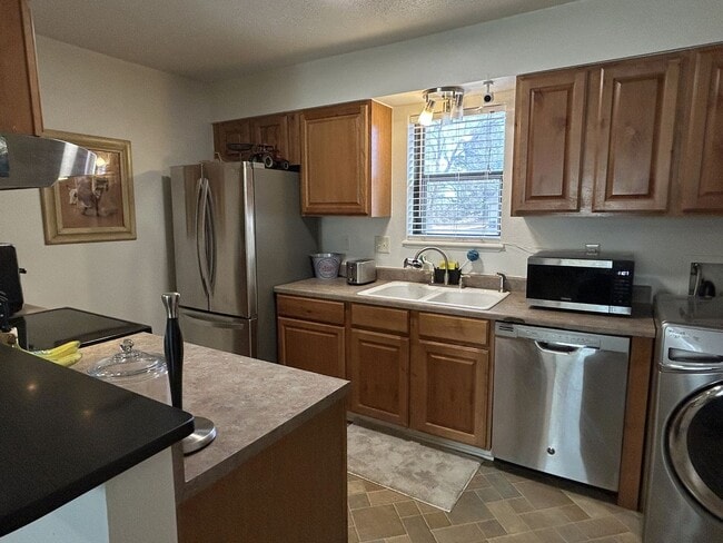 Building Photo - 1602 N 4th St