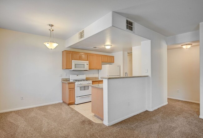 Building Photo - Charming 3-bed, 2-bath Downstairs Unit