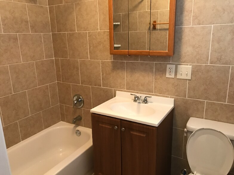 Building Photo - 6 E Wantoot Blvd