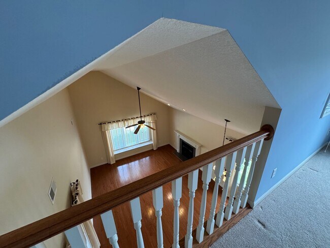 Building Photo - Weaverville - Well Kept Townhome with Flex Space