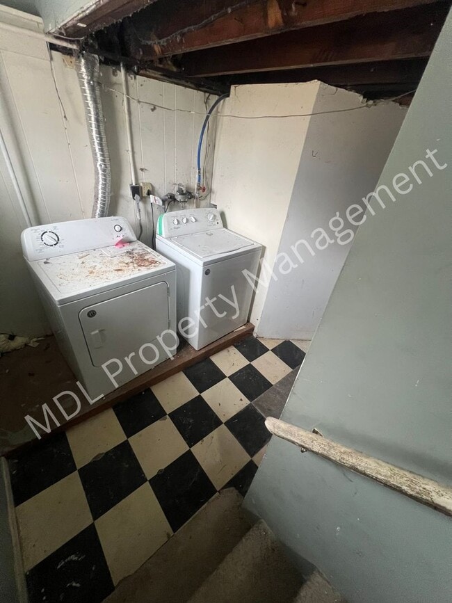 Building Photo - 3 bed 1 bath Home!