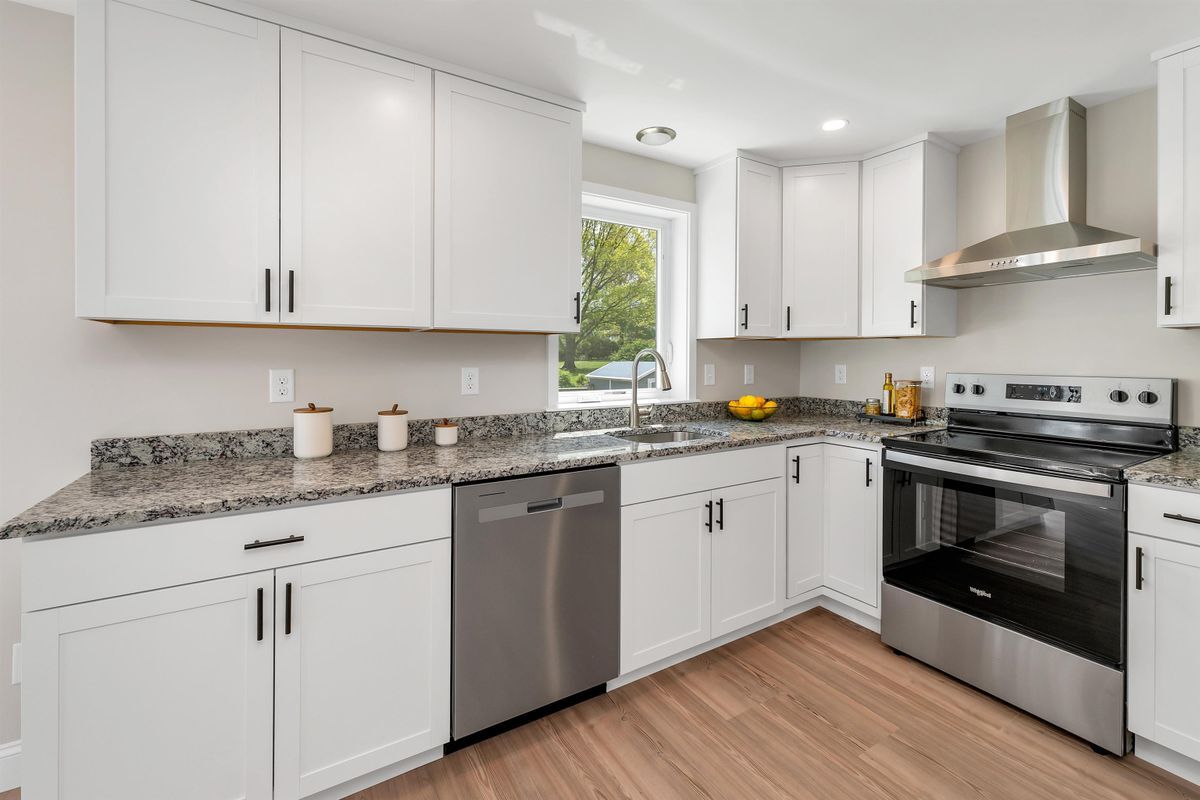 Building Photo - 3 Madison St