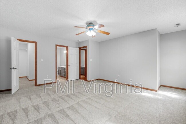 Building Photo - 932 Nugent Dr