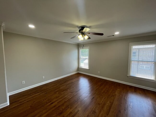 Building Photo - Luxurious home in Collierville with an ing...
