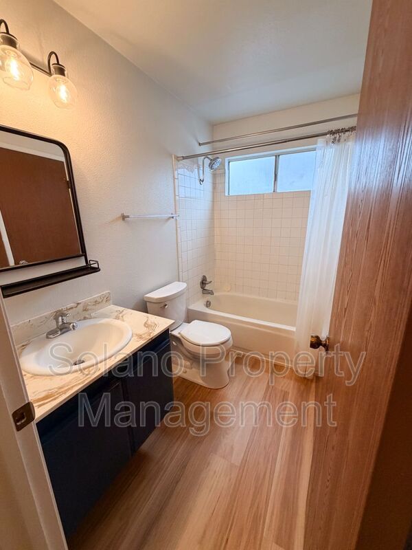 Building Photo - 950 Pembroke Way