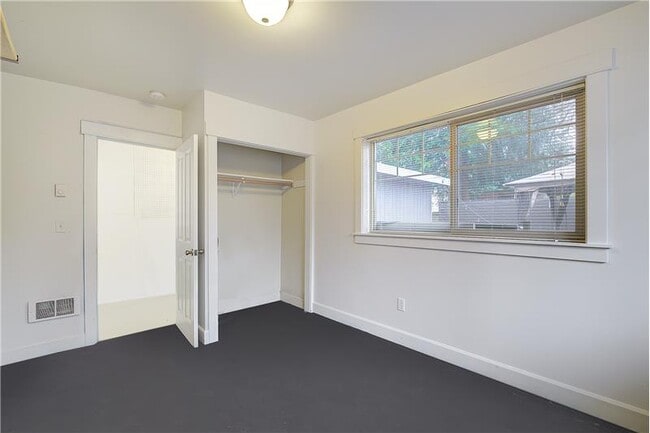 Building Photo - 816 NE 120th St