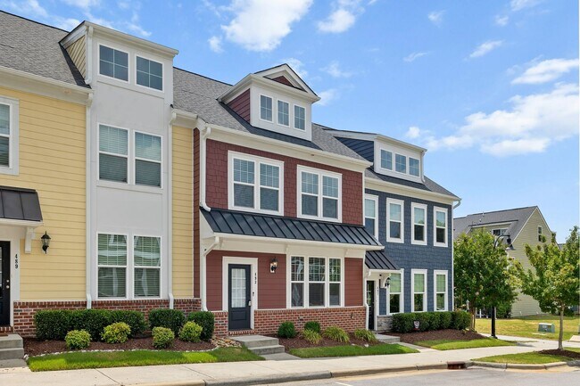 Building Photo - 3 Bedroom Townhome with Rooftop Terrace in Downtown Wake Forest!