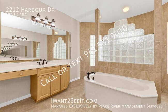Building Photo - 2212 Harbour Dr