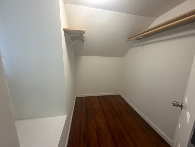 Building Photo - Large home for rent!