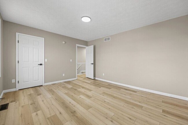 Building Photo - 14 Elm St