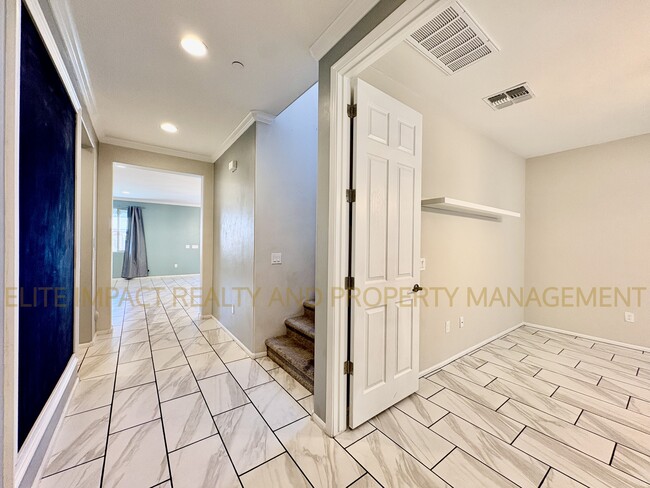 Building Photo - 9731 E Lynx Lk Trl