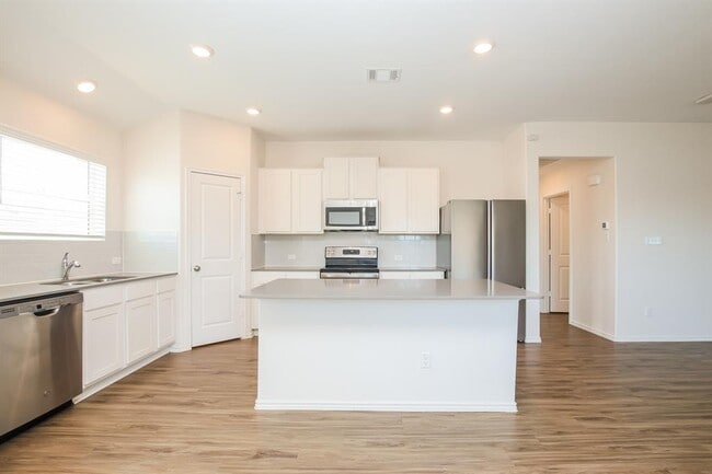 Building Photo - 110 Sophora Dr