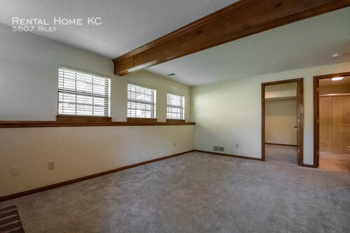 Building Photo - 5607 Riley St