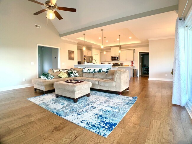 Building Photo - 585 Dexter Dr