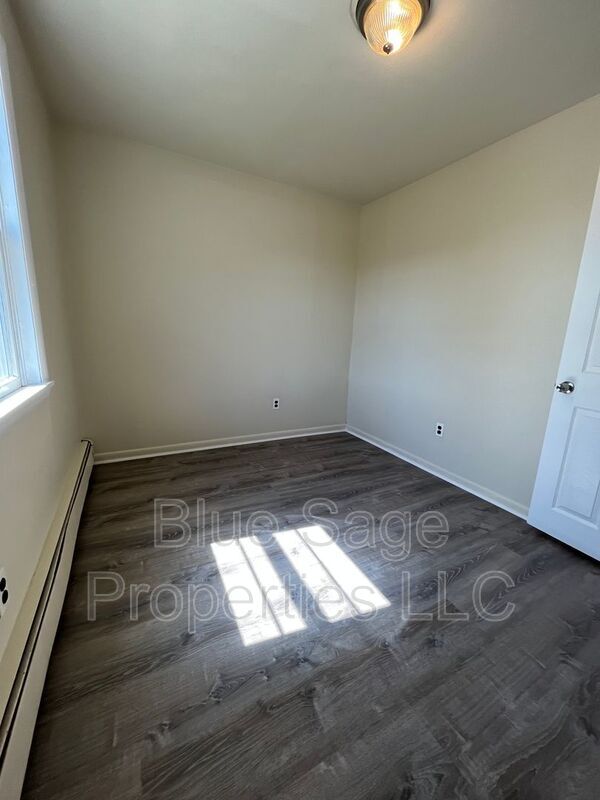 Building Photo - 1010 Yates Ave