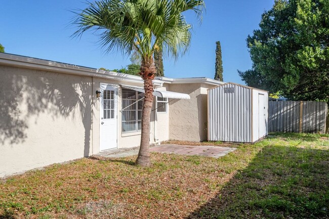 Building Photo - Spacious 3/2/1 in Port Richey