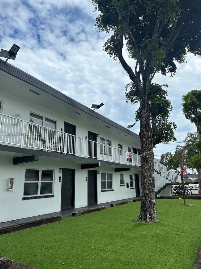 Building Photo - 3616 NE 11th Ave