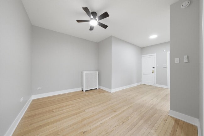 Building Photo - 7520 1/2 N Seeley Ave