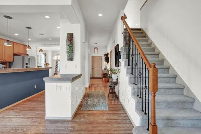 Building Photo - 2030 Silver Creek Dr