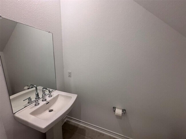 Building Photo - 562 Papaya Dr