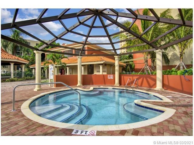 Building Photo - 9601 Fontainebleau Blvd