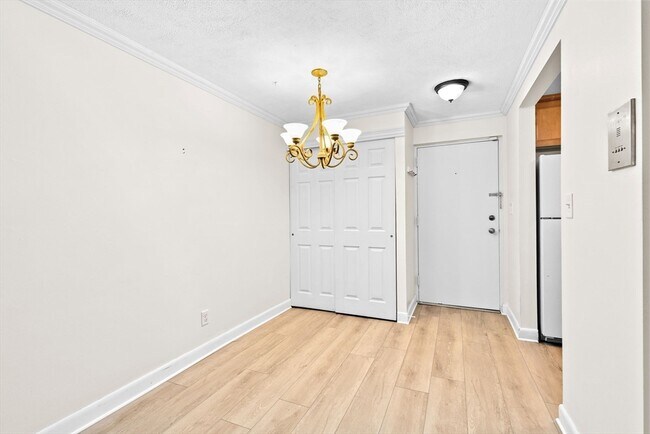 Building Photo - 79 Fountain Ln