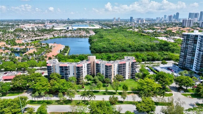 Building Photo - 3301 N Country Club Dr