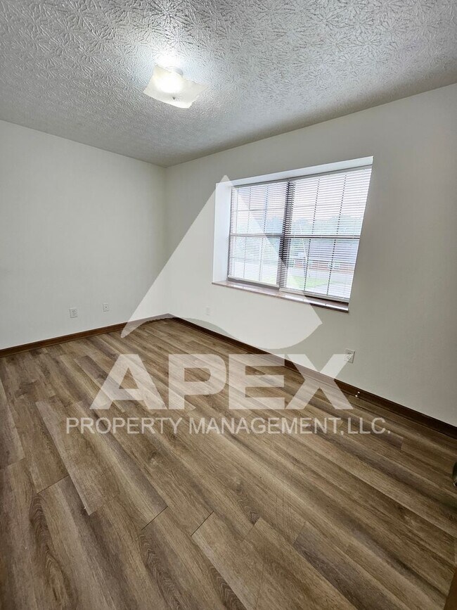 Building Photo - Cute 2 Bd - 1 Ba Single Family Brick Home ...