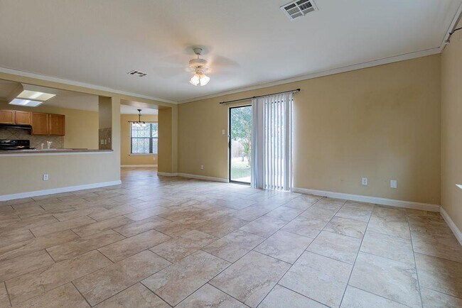 Building Photo - 211 Rim Rock Dr