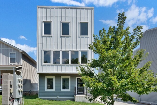 Primary Photo - Modern Living In East Nashville!