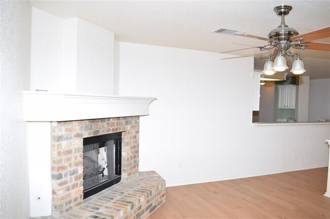 Building Photo - 2418 Willow Way