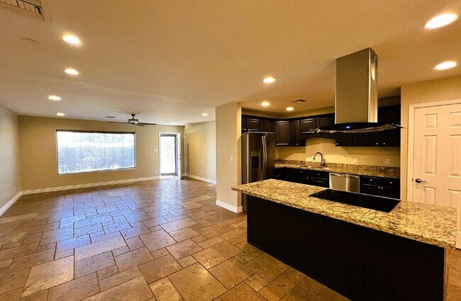 Building Photo - 1643 N 87th Pl