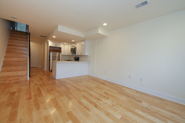 Primary Photo - 1725 Arlington St