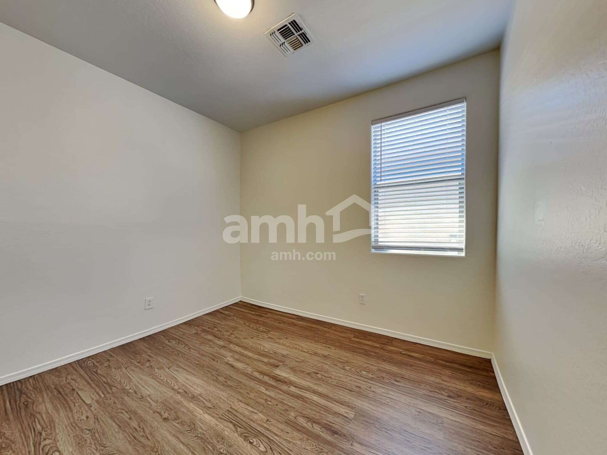 Building Photo - 12751 W Glenrosa Dr