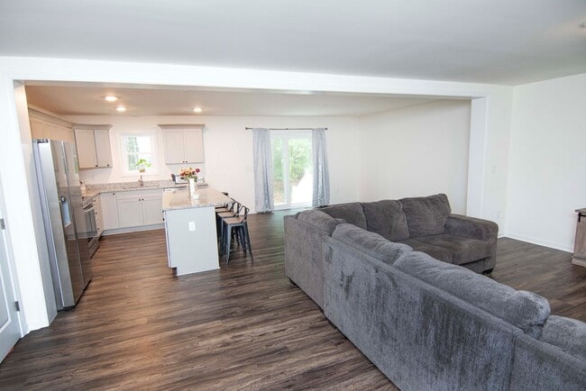 Building Photo - 37444 Castaway Dr