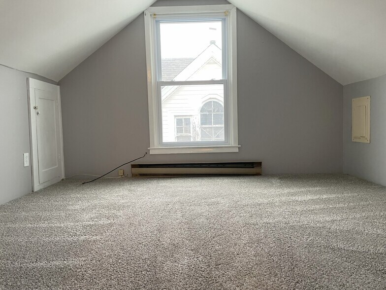 Building Photo - 906 West Ave