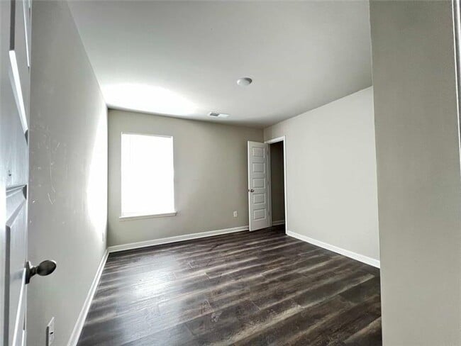 Building Photo - 240 Creek View Pl