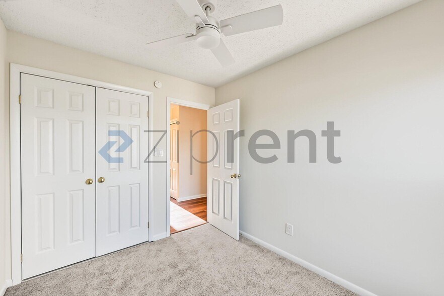Building Photo - Unit