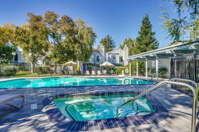 Building Photo - 209 Ortega Ave