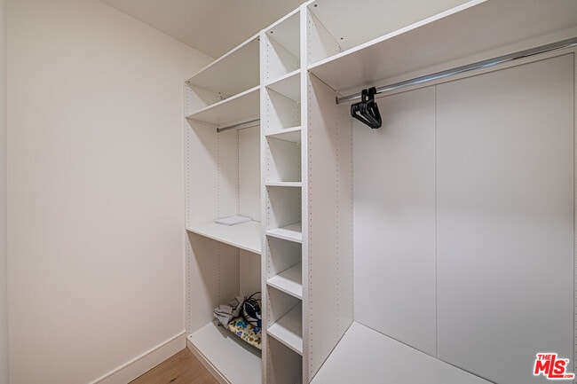 Building Photo - 6142 1/2 Lexington Ave