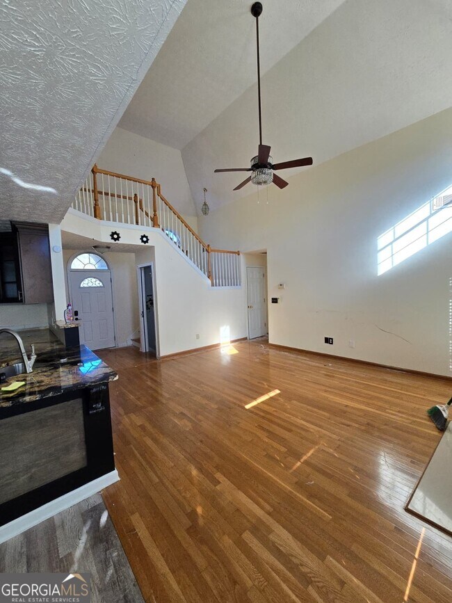 Building Photo - 108 Talon Pl