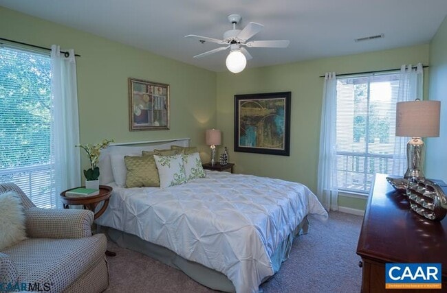 Building Photo - 200 Lake Club Ct