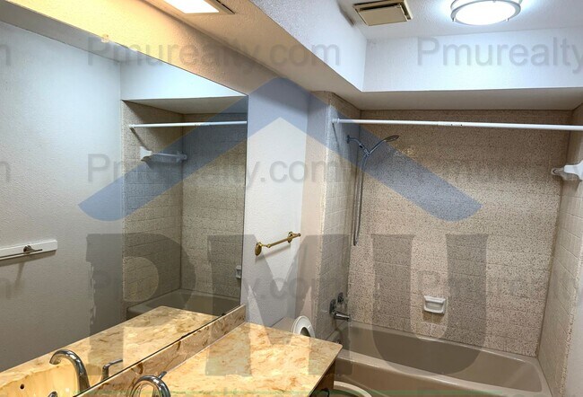 Building Photo - AVAILABLE NOW!!! Beautiful 3/2/2 house located in the desirable DeSoto area