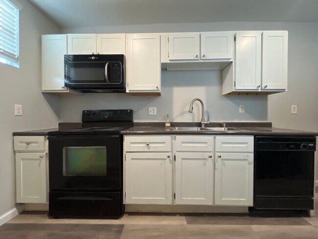 Building Photo - 968-970 Wilson Avenue