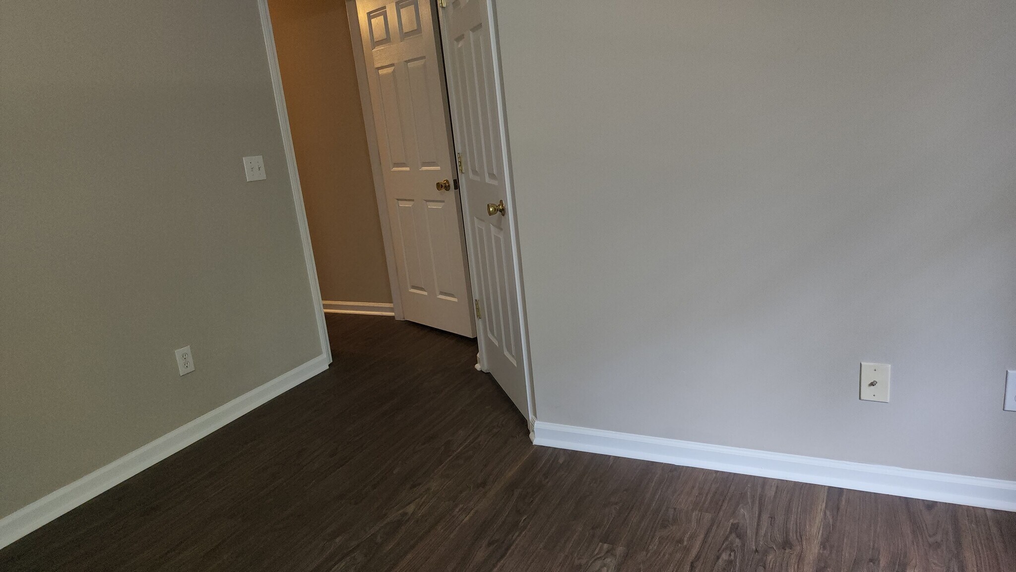 Building Photo - 2222 Valley Haven Dr