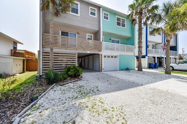 Building Photo - 1032 N Fletcher Ave