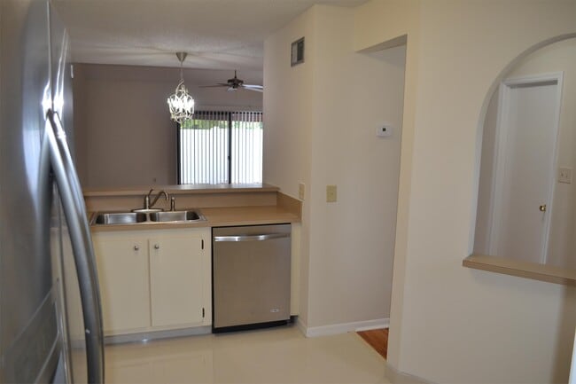 Building Photo - 5061 Ernst Ct